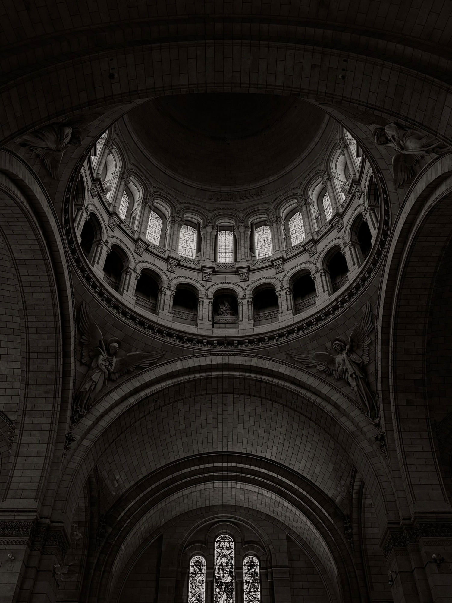 Dome of Sacré-Cœur from below, black and white