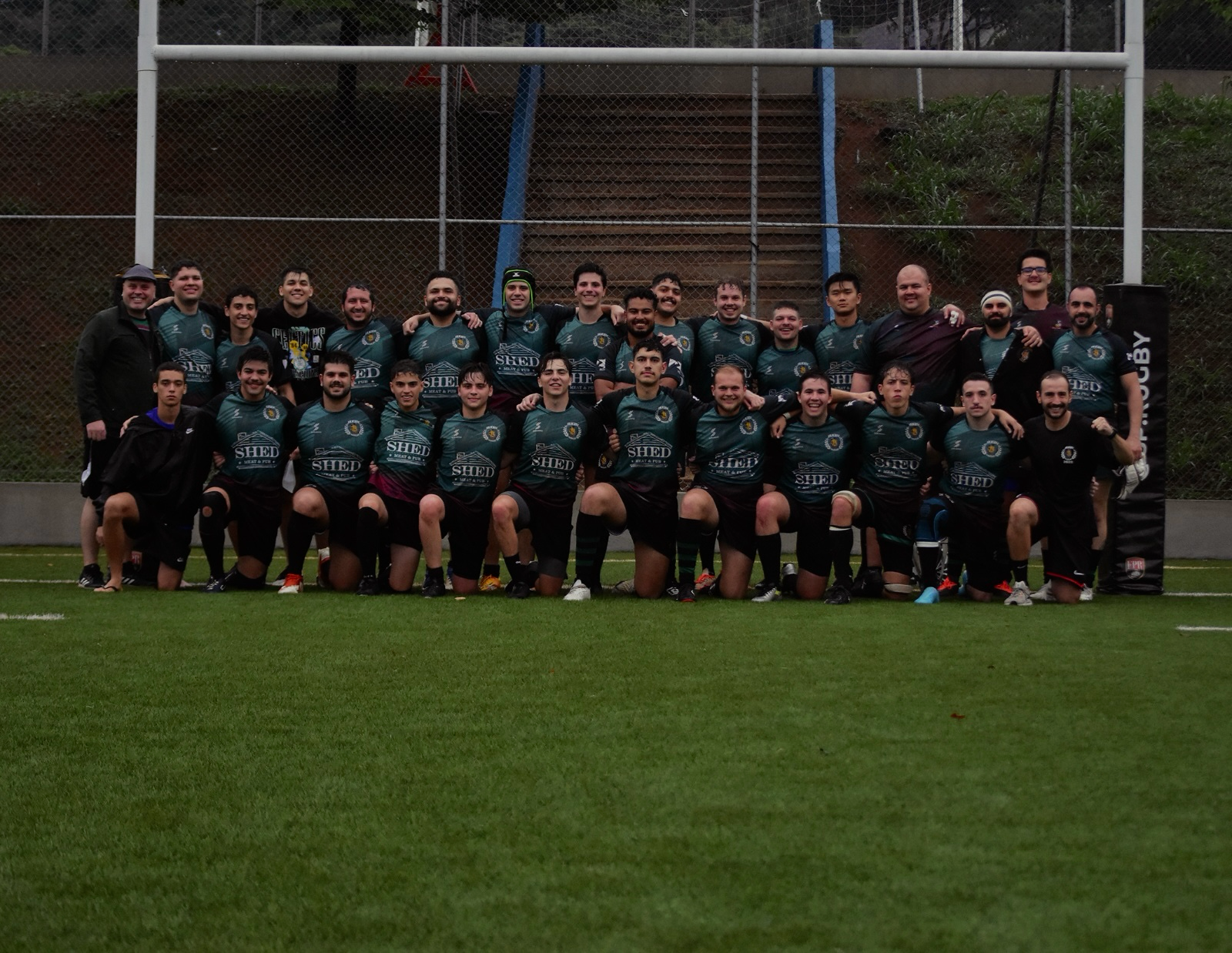Rugby Mauá team photo under the posts