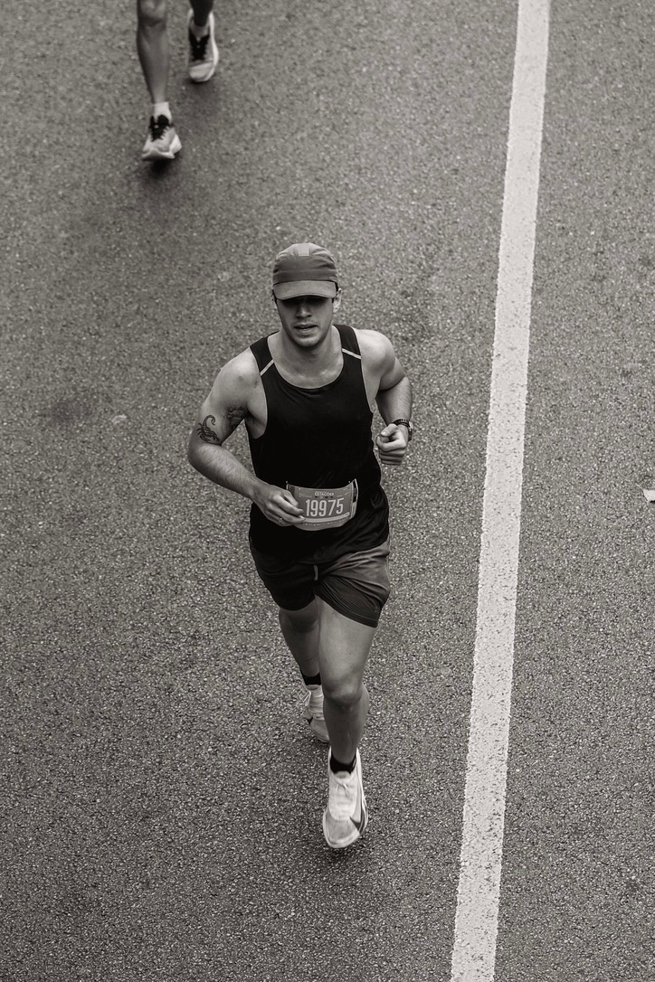 Mid-race, bib 19975